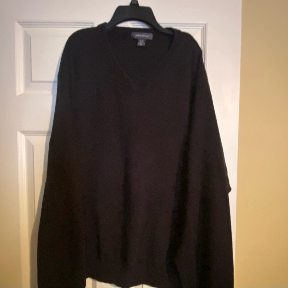 Eddie Bauer Men's dark navy vneck cotton sweater. Size XXL